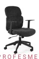 Czarny-fotel-biurowy-obrotowy-z-regulacja-oparcia-podlokietnikami-na-kolkach-ergonomiczne-profesmeb-solidna-tapicerka.jpg