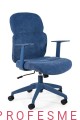 Niebieski-fotel-biurowy-obrotowy-z-regulacja-oparcia-podlokietnikami-na-kolkach-ergonomiczne-profesmeb-solidna-tapicerka.jpg