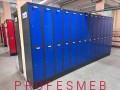 Metalowe szafki skrytkowe na cokole .jpg